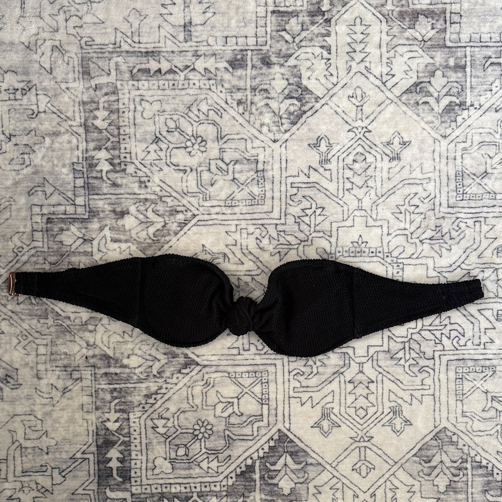 Shade & Shore Black Strapless Knotted Bikini Top